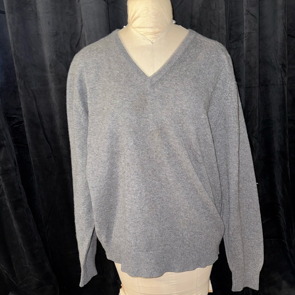Pringle Men's Gray V-Neck Sweater